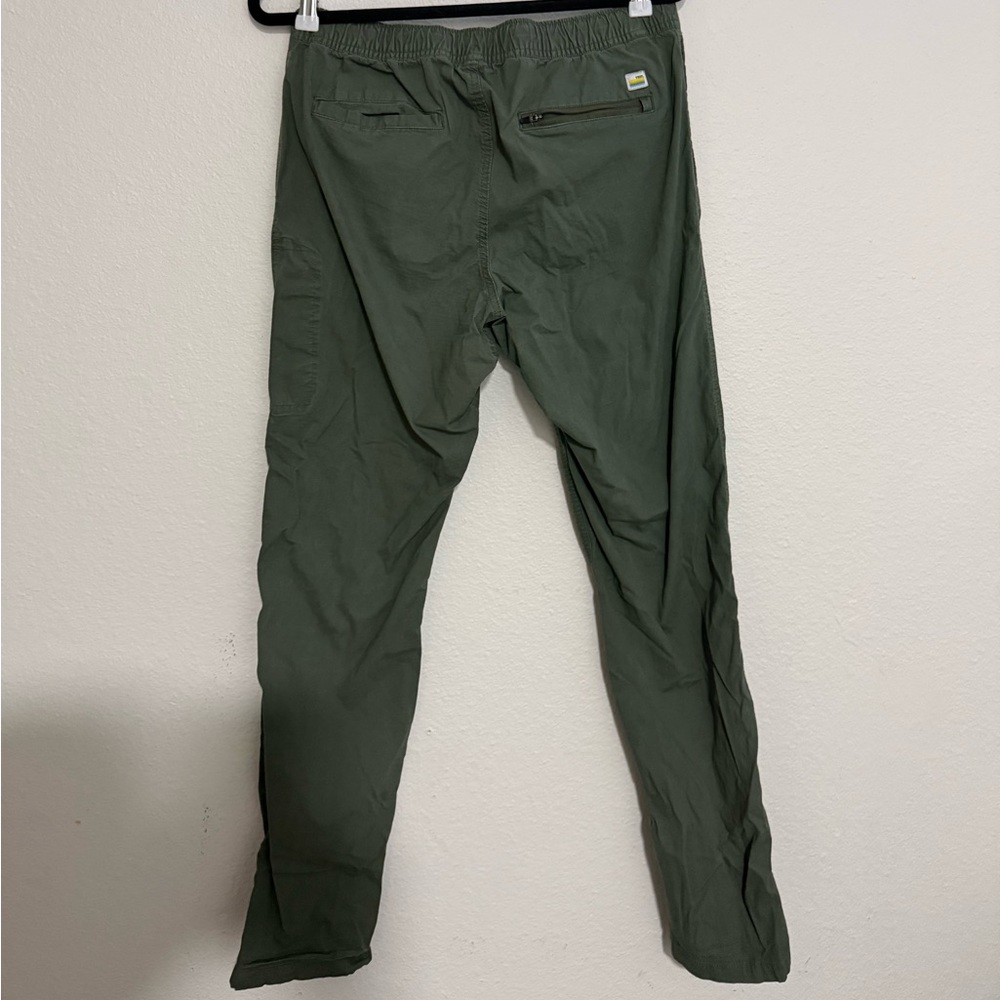 Vuori Men's Green Khakis - Picture 5 of 8